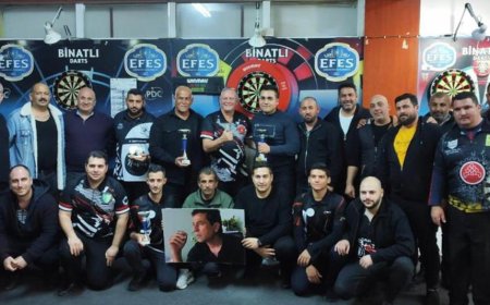 Stone önde, Çocuk ve Behlül takipte