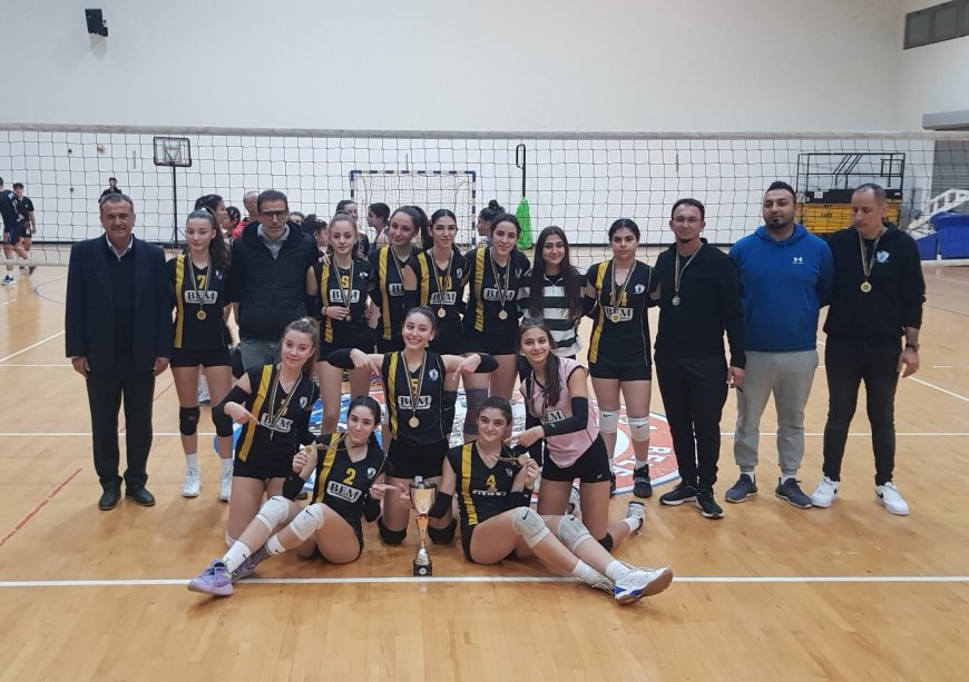 Voleybol U16 Kızlar Ligi’nde şampiyon Gazimağusa Belediyesi Çamlık Spor