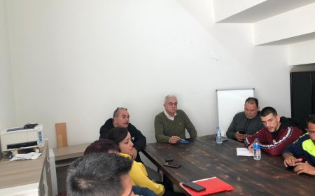 Basketbol antrenörleri ile Seyfi Savaş bir araya geldi