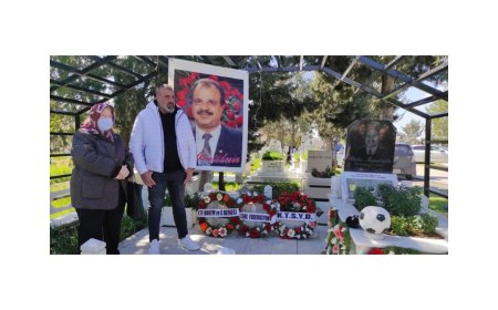 ﻿Attila Topaloğlu Kabri Başında Anılıyor