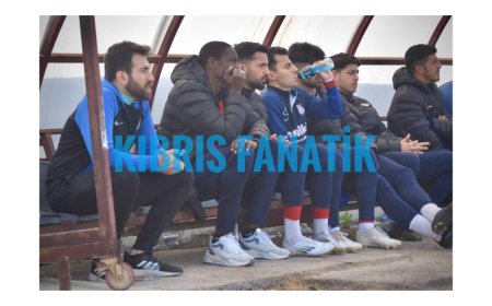 Babacar maçı yedek kulübesinden izledi