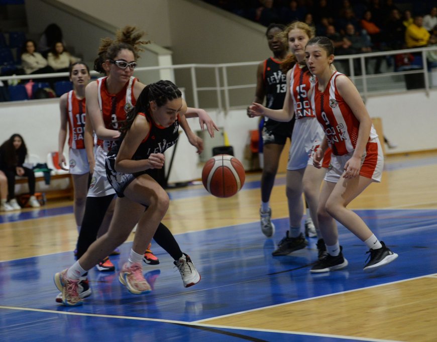 ﻿Basketbolda kadınlar sahada