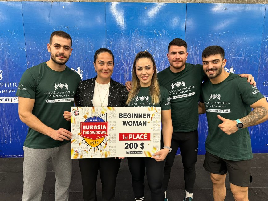 Fit Plus sporcusu Emel Eminöz CrossFit yarışında birincilik kürsüsünde