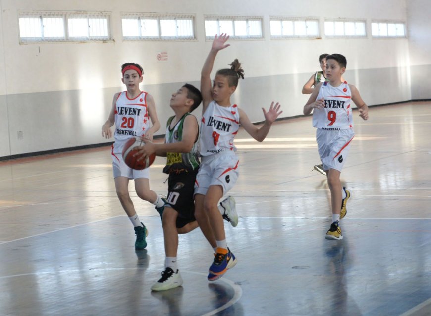 U14'lerde ﻿Levent ve Akdeniz galip