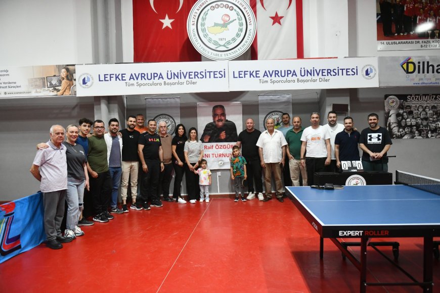 Spor yazarları Raif Özgüren’i masa tenisi ile andı