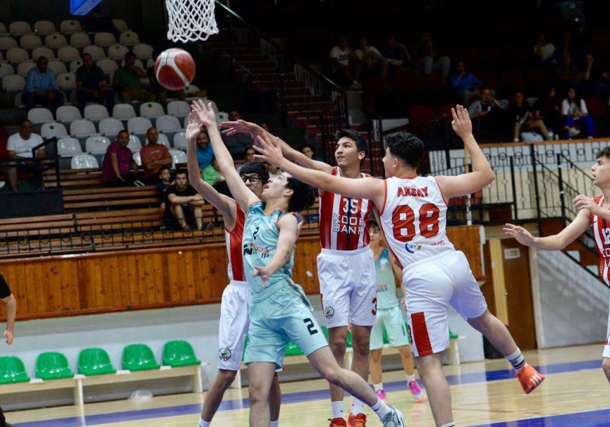 U16’da Soyer Aksu Galip: 65-54