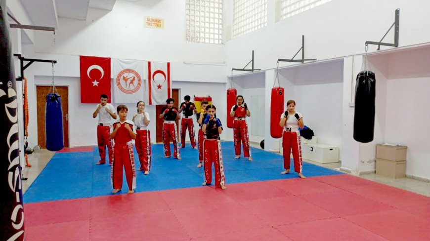 72. Kickboks Renkli Kuşak Sınavı’nda 60 ve üzeri puan alan 232 sporcu terfi etti