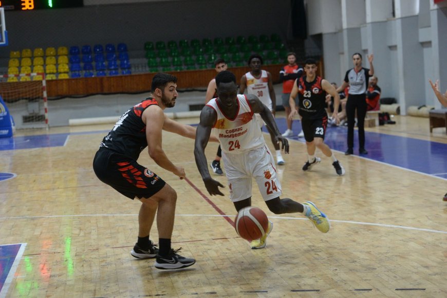 Gençler Birliği farklı galip: 65-88