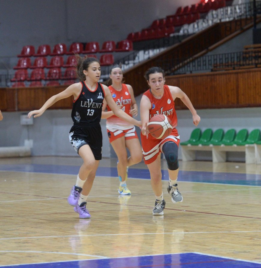 U16 Kadınlarda Levent Kolej galip