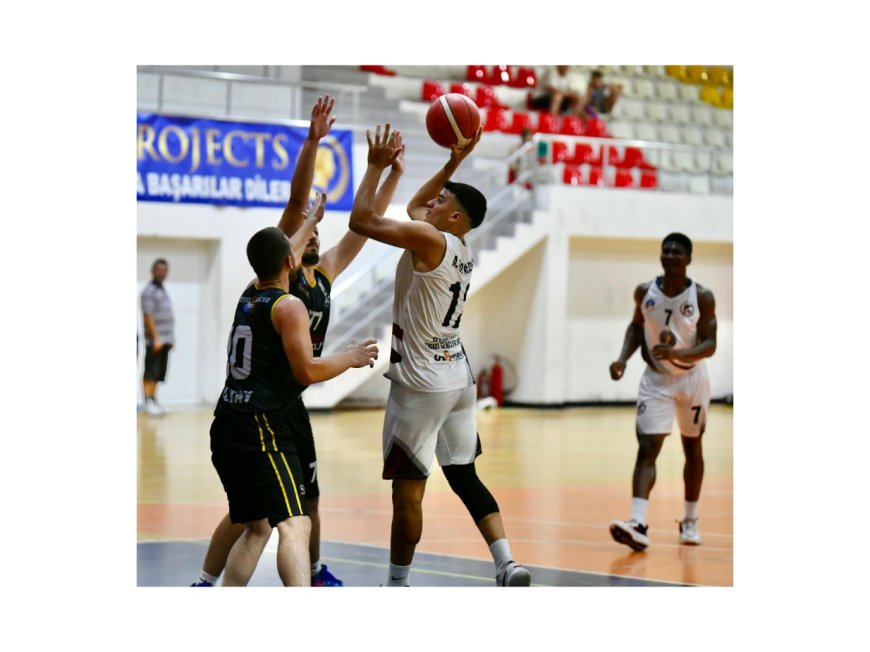 Gençler Birliği finale attı: 71-37