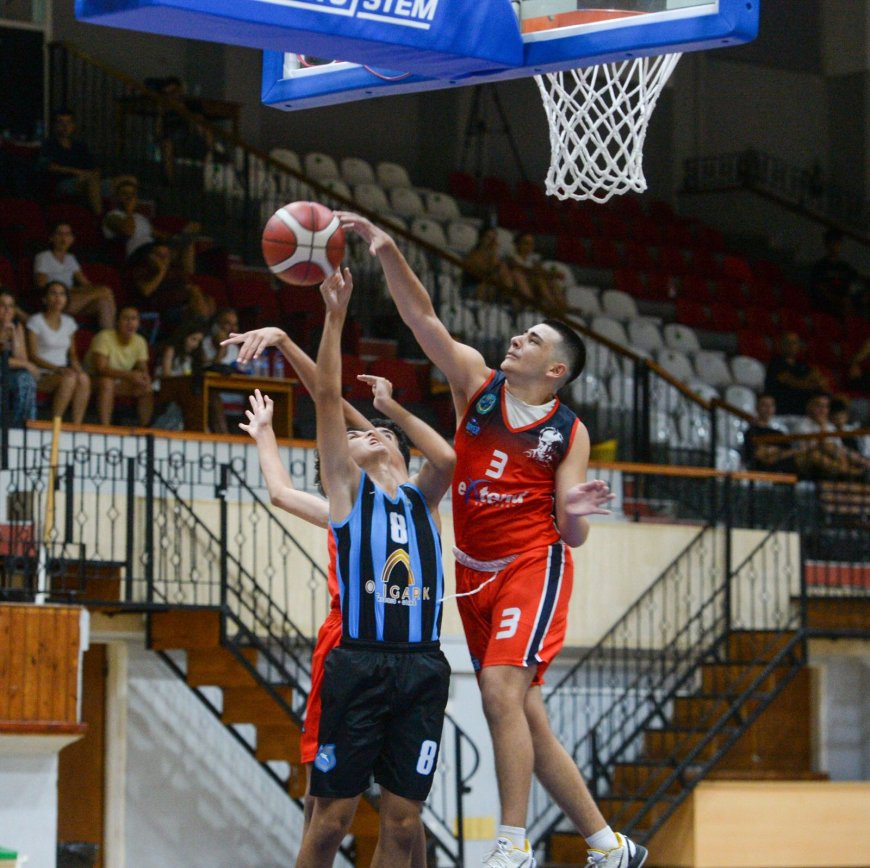 Akdeniz yarı finalde:54-71