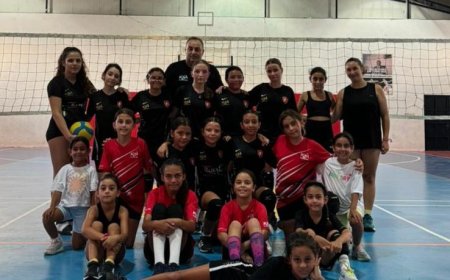 Girne'de voleybolun kalbi Kemal Moral Voleybol Okulu'nda atıyor