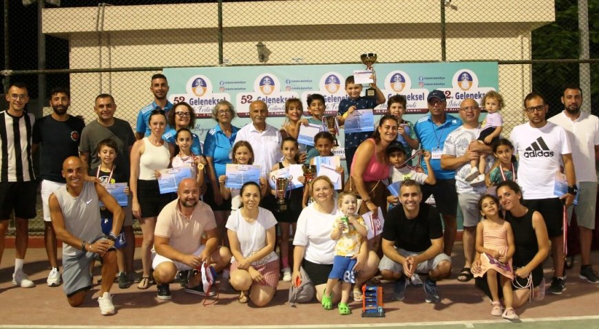 İskele Festivali'nde teniste minik raketler ödüllerini aldı