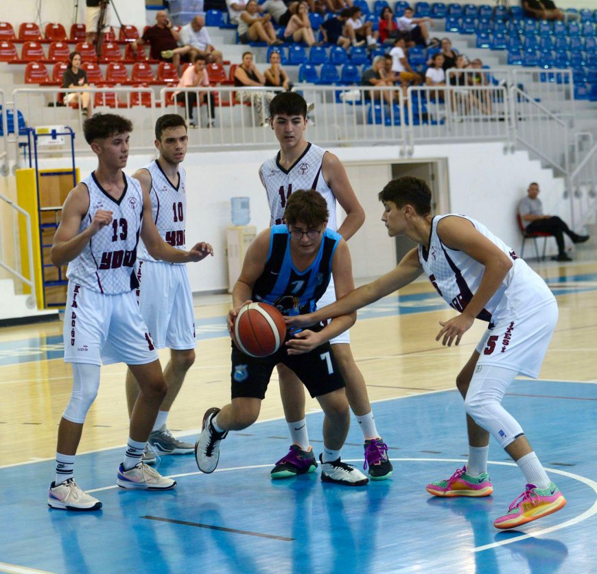 U16'da YDÜ farklı galip: 110-42