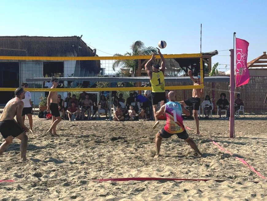 Çamlıkspor Üçlü Plaj Voleybol Turnuvası sürüyor