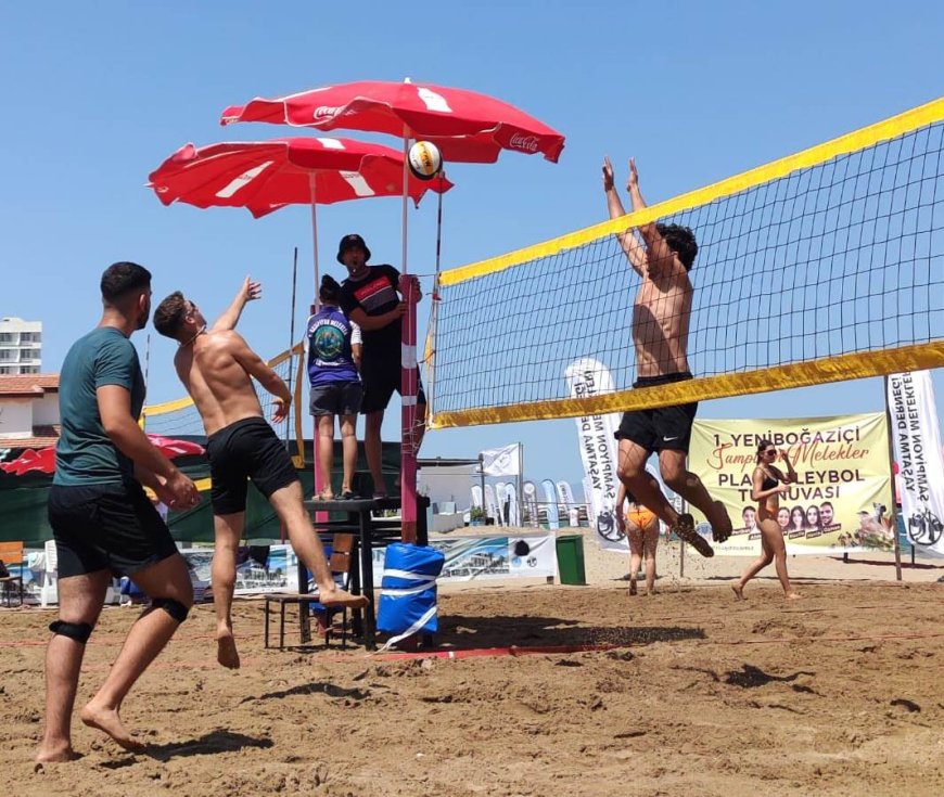 Yeniboğaziçi'nde plaj voleybol coşkusu finallerle devam ediyor