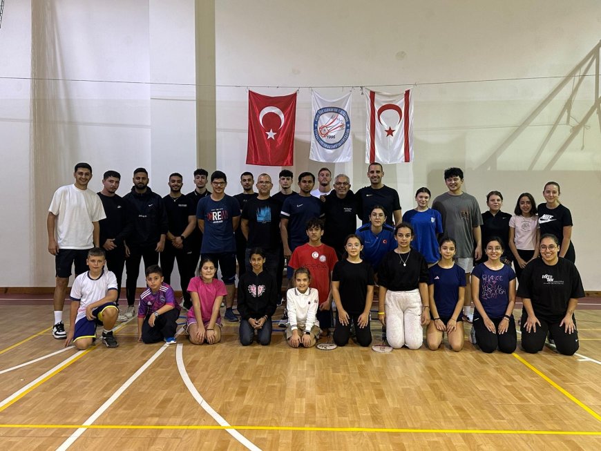 ﻿29 Ekim Cumhuriyet Badminton Şenliği yapıldı.