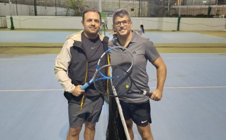 Teniste zevkli karşılamalar
