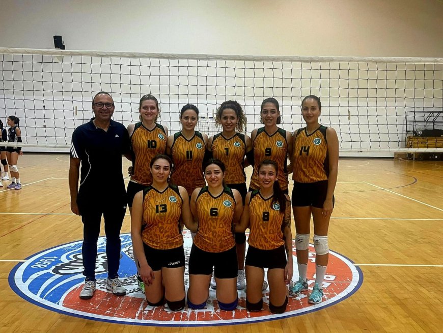 Voleybolda büyükler liglerinde devam edildi