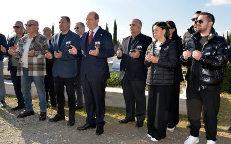 Özgüren kabri başında anıldı