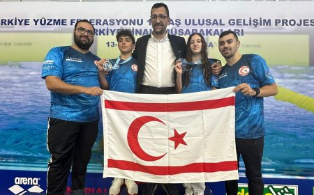 Yüzücülerimiz madalyalarla döndü