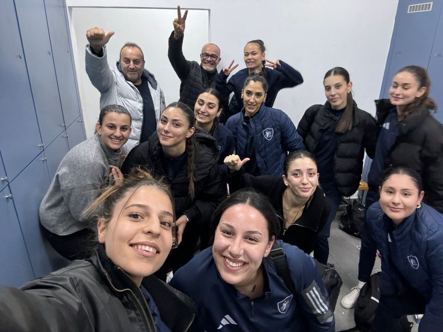 Lefkoşa Voleybol Akademi avantajı yakaladı