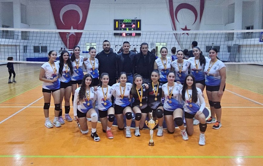 Voleybol U16 Kızlar Ligi'nde şampiyon Gazimağusa Belediyesi Çamlıkspor