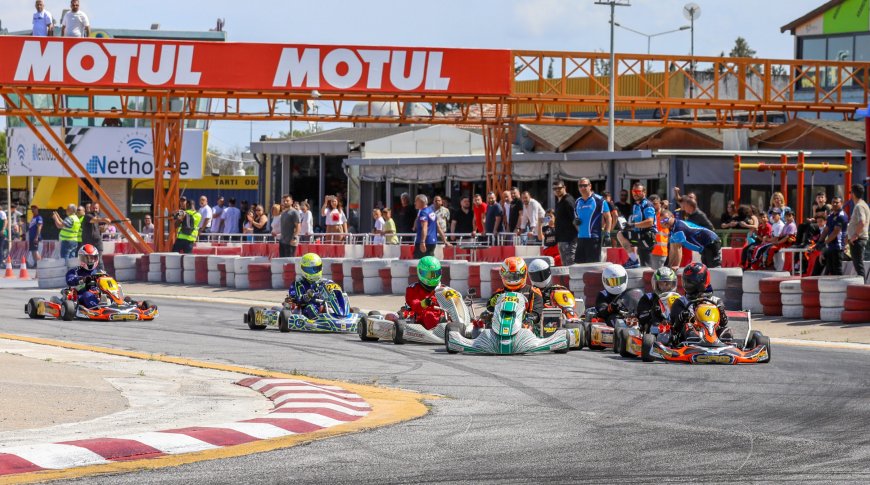 Kartingde yılın son yarışı yapılıyor