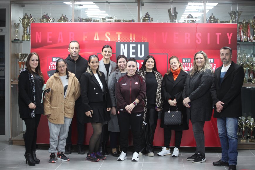 YDÜ Voleybol U14 Kız Takımı  velilerine, seminer düzenlendi