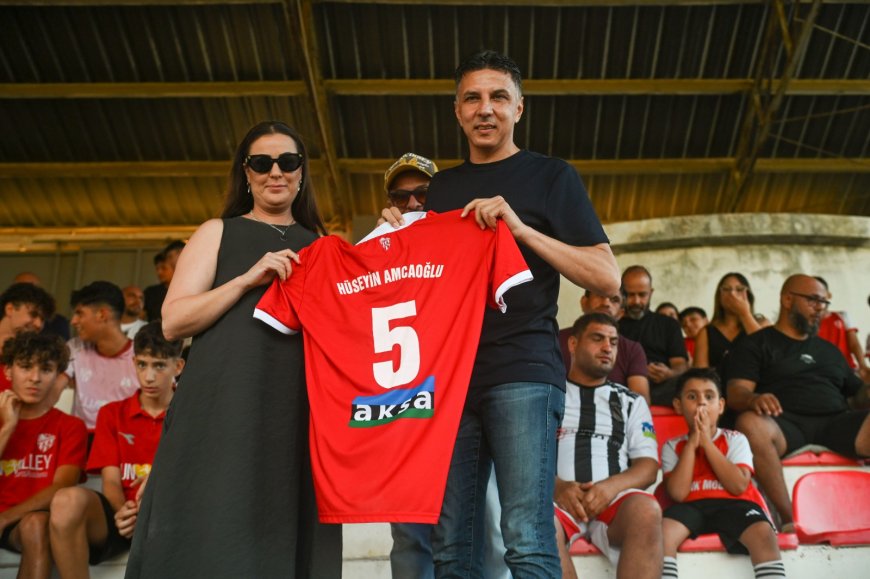 Gönyeli’den Hüseyin Amcaoğlu’na jübile sürprizi