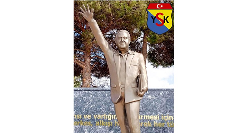 Merhum Mertekçi’nin heykeli dikildi