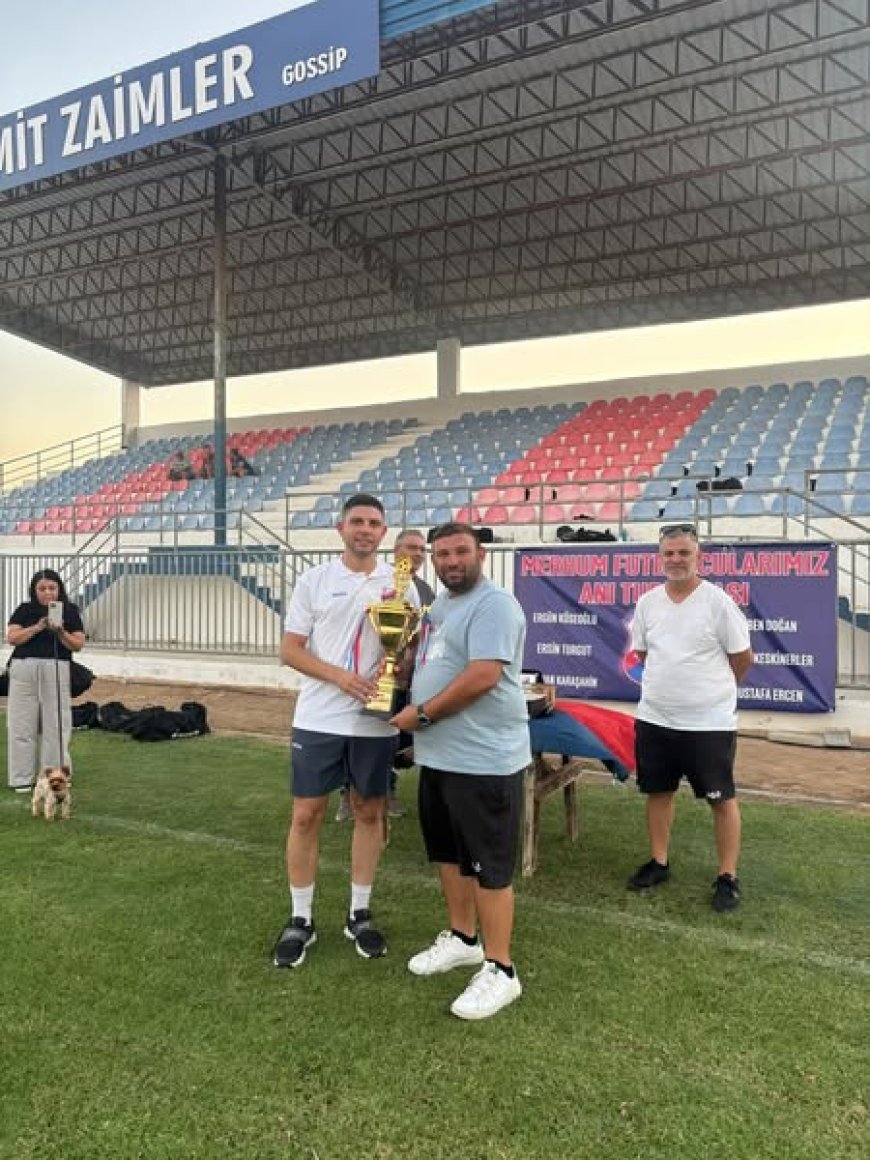 Yeniboğaziçi'nde merhum futbolcular anı karşılaşması oynandı