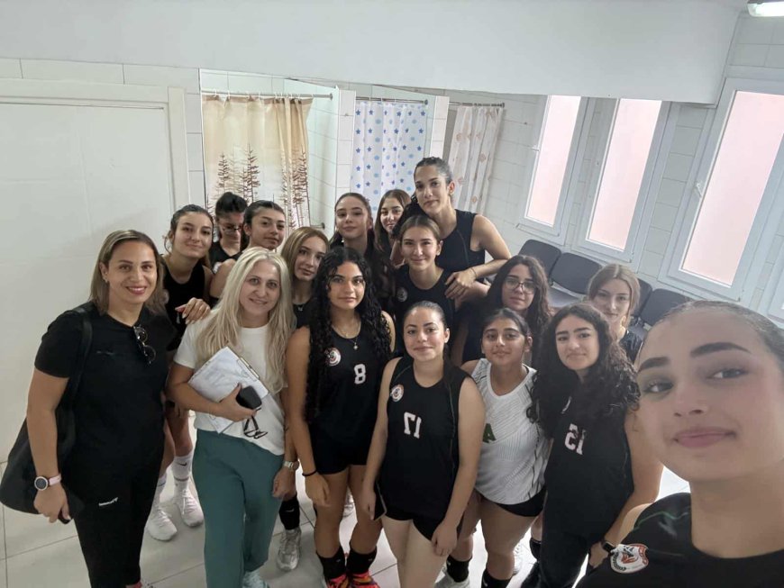 Esin Leman Lisesi tarihinin ilk voleybol maçını kazandı